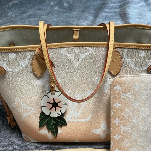 Louis Vuitton Neverfull MM  By the Pool w/ Pouch in Brume Mist color - Picture 12 of 15